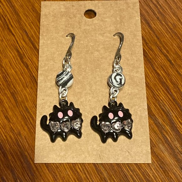 Scummy Heart Cat Earrings - Picture 2 of 2